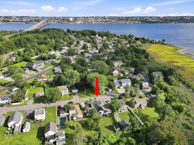 47 Perkins St, Somerset, MA 02725