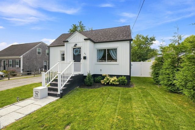 47 Perkins St, Somerset, MA 02725