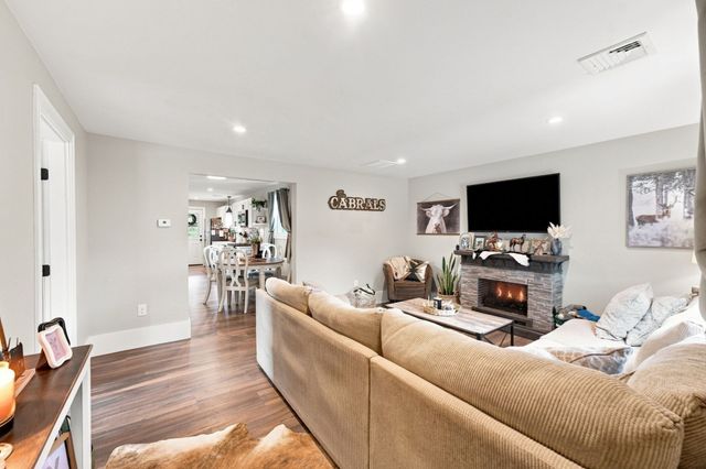 47 Perkins St, Somerset, MA 02725