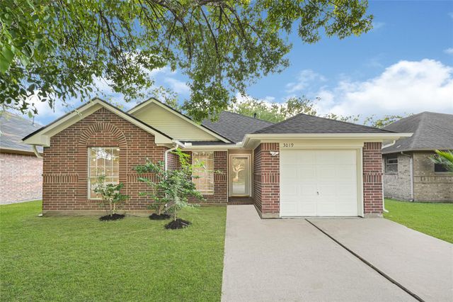 3019 Overland Trail, Dickinson, TX 77539