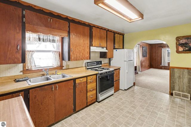 412 N Brownson Avenue, Kingsley, MI 49649