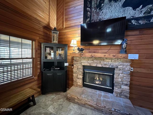 210 S Smoky Mountain Way, Sevierville, TN 37876