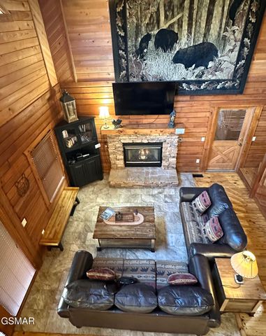 210 S Smoky Mountain Way, Sevierville, TN 37876