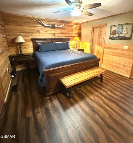 210 S Smoky Mountain Way, Sevierville, TN 37876