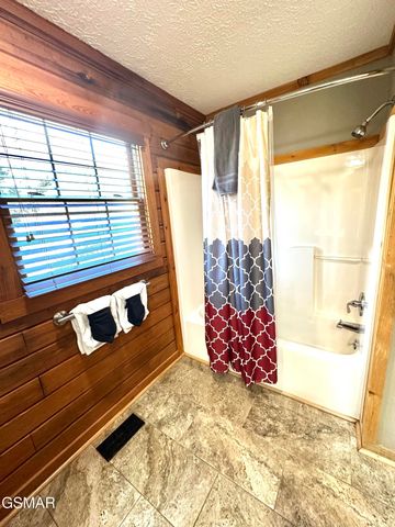 210 S Smoky Mountain Way, Sevierville, TN 37876