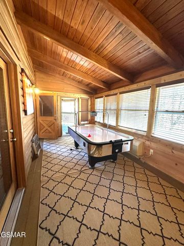 210 S Smoky Mountain Way, Sevierville, TN 37876