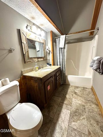 210 S Smoky Mountain Way, Sevierville, TN 37876