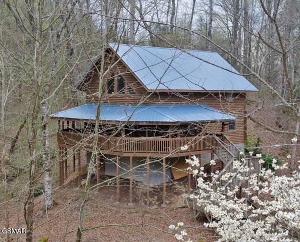 210 S Smoky Mountain Way, Sevierville, TN 37876