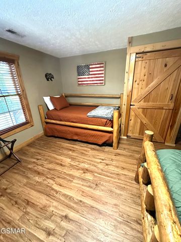 210 S Smoky Mountain Way, Sevierville, TN 37876