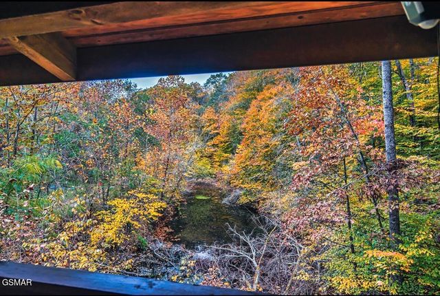 210 S Smoky Mountain Way, Sevierville, TN 37876