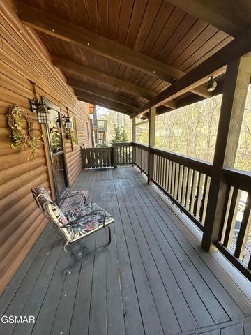 210 S Smoky Mountain Way, Sevierville, TN 37876
