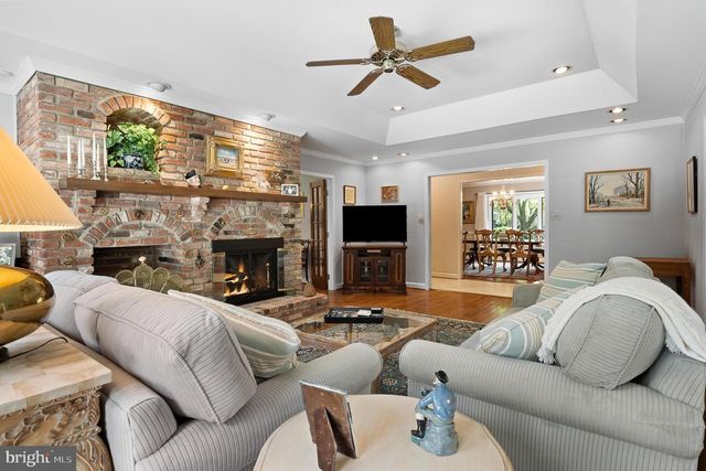 11301 CROSSING GLEN CT, Potomac, MD 20854