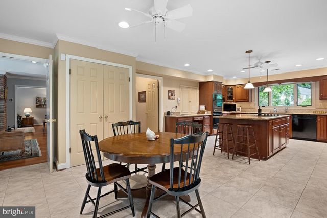 11301 CROSSING GLEN CT, Potomac, MD 20854