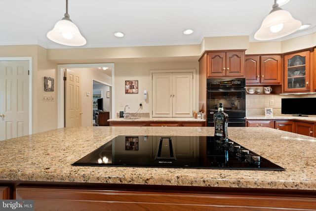 11301 CROSSING GLEN CT, Potomac, MD 20854