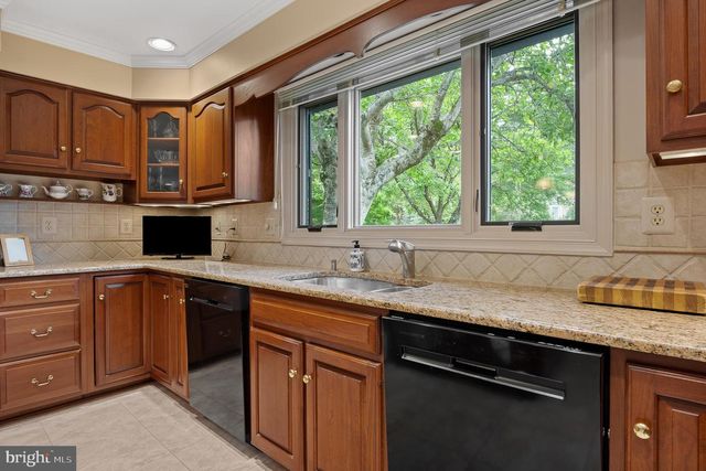 11301 CROSSING GLEN CT, Potomac, MD 20854