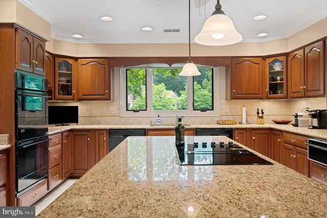 11301 CROSSING GLEN CT, Potomac, MD 20854