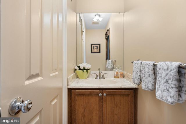 11301 CROSSING GLEN CT, Potomac, MD 20854