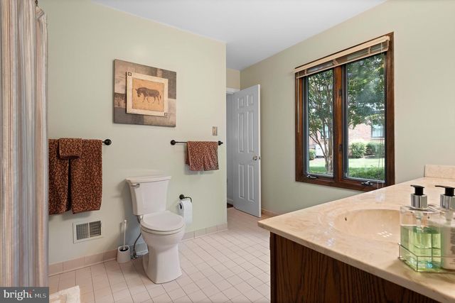 11301 CROSSING GLEN CT, Potomac, MD 20854