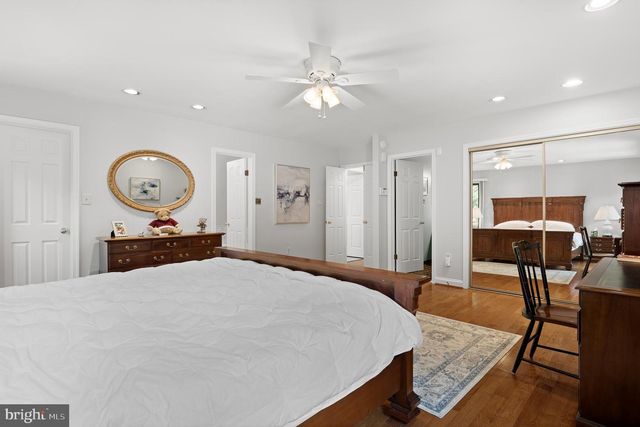 11301 CROSSING GLEN CT, Potomac, MD 20854