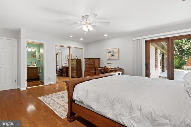 11301 CROSSING GLEN CT, Potomac, MD 20854