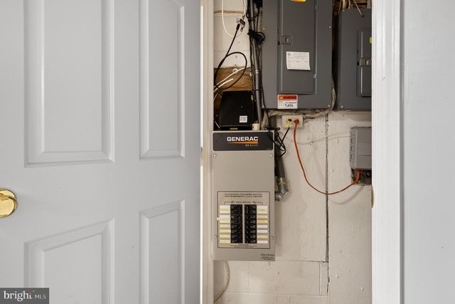 11301 CROSSING GLEN CT, Potomac, MD 20854