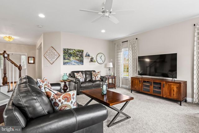 6800 GWENMAWR RD, Bethlehem, PA 18017