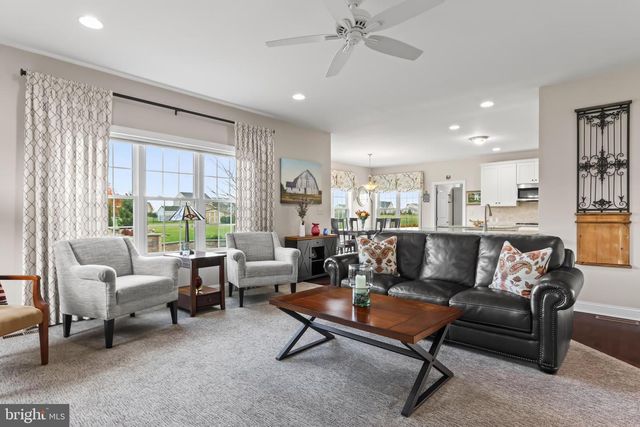 6800 GWENMAWR RD, Bethlehem, PA 18017