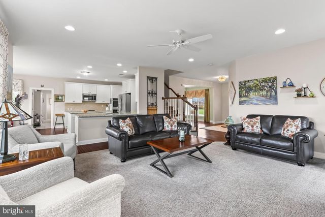 6800 GWENMAWR RD, Bethlehem, PA 18017