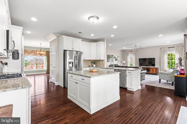 6800 GWENMAWR RD, Bethlehem, PA 18017