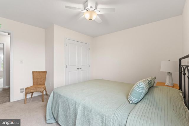 6800 GWENMAWR RD, Bethlehem, PA 18017