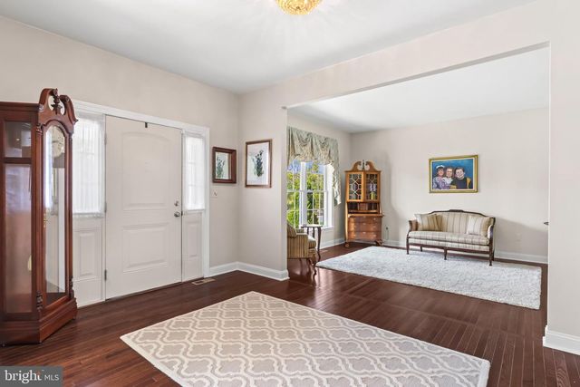 6800 GWENMAWR RD, Bethlehem, PA 18017