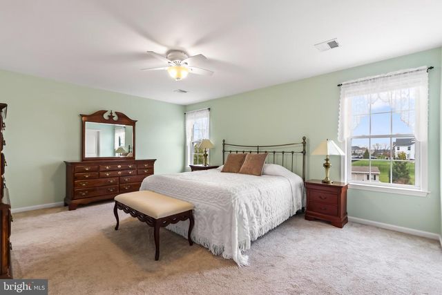 6800 GWENMAWR RD, Bethlehem, PA 18017