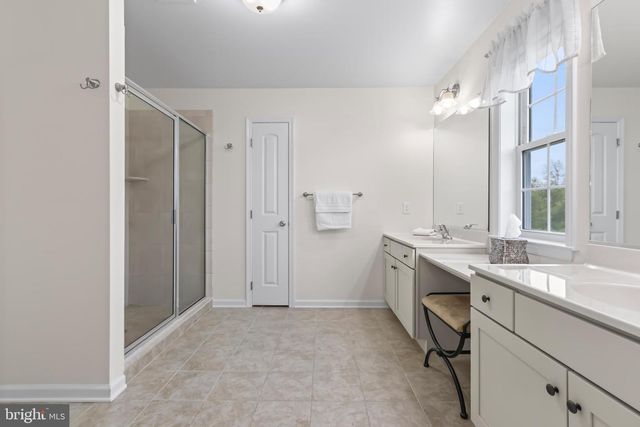 6800 GWENMAWR RD, Bethlehem, PA 18017