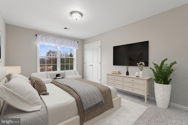 6800 GWENMAWR RD, Bethlehem, PA 18017