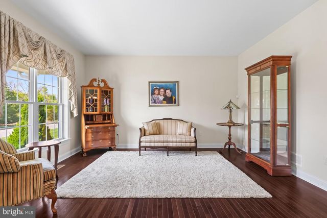 6800 GWENMAWR RD, Bethlehem, PA 18017