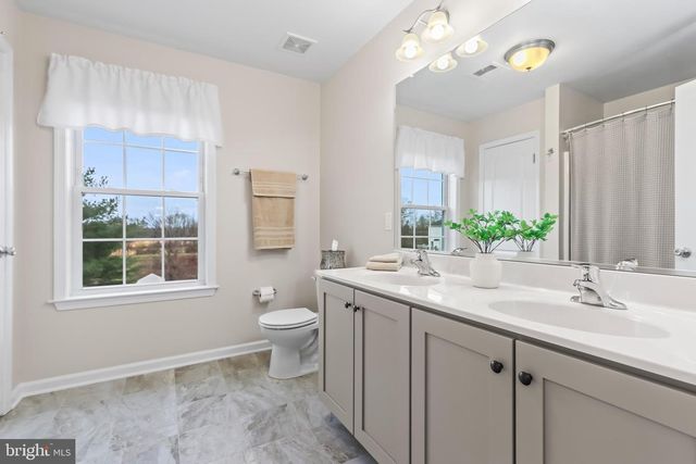 6800 GWENMAWR RD, Bethlehem, PA 18017