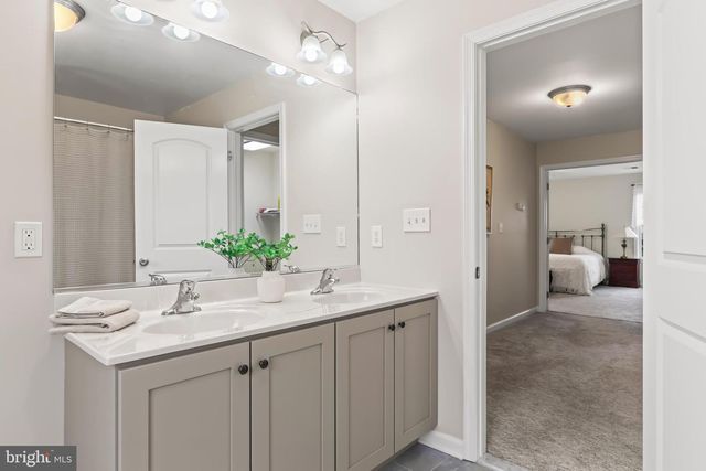 6800 GWENMAWR RD, Bethlehem, PA 18017