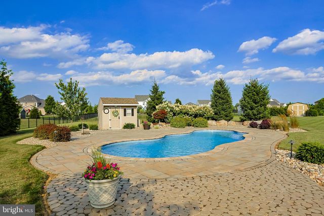 6800 GWENMAWR RD, Bethlehem, PA 18017