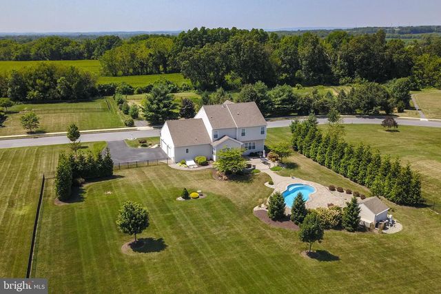 6800 GWENMAWR RD, Bethlehem, PA 18017