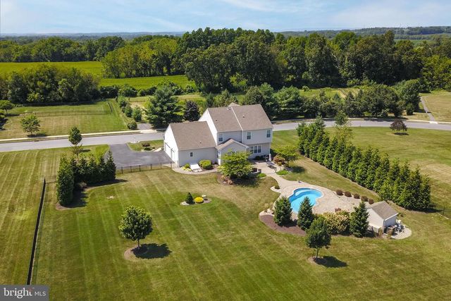 6800 GWENMAWR RD, Bethlehem, PA 18017