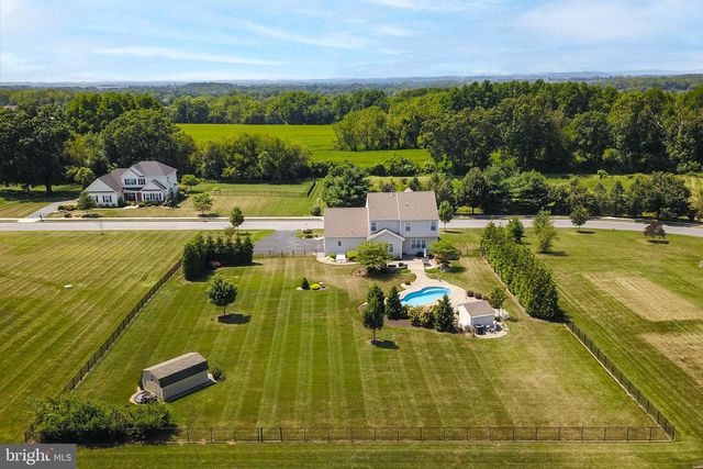 6800 GWENMAWR RD, Bethlehem, PA 18017