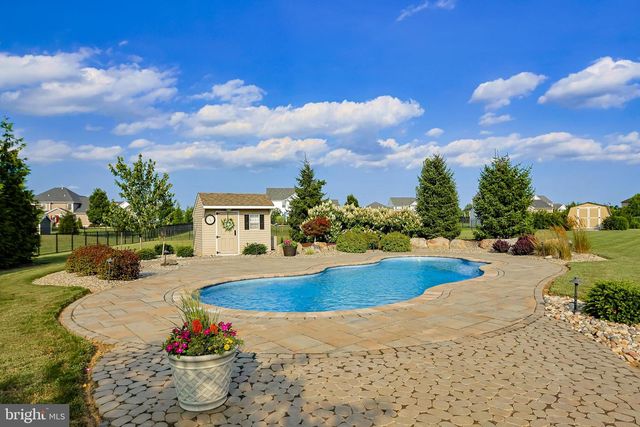 6800 GWENMAWR RD, Bethlehem, PA 18017