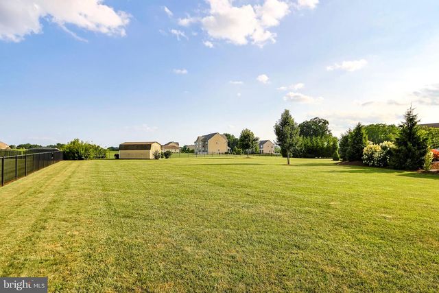 6800 GWENMAWR RD, Bethlehem, PA 18017