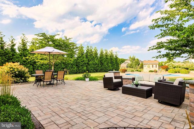 6800 GWENMAWR RD, Bethlehem, PA 18017