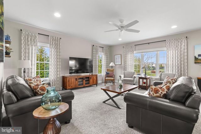 6800 GWENMAWR RD, Bethlehem, PA 18017