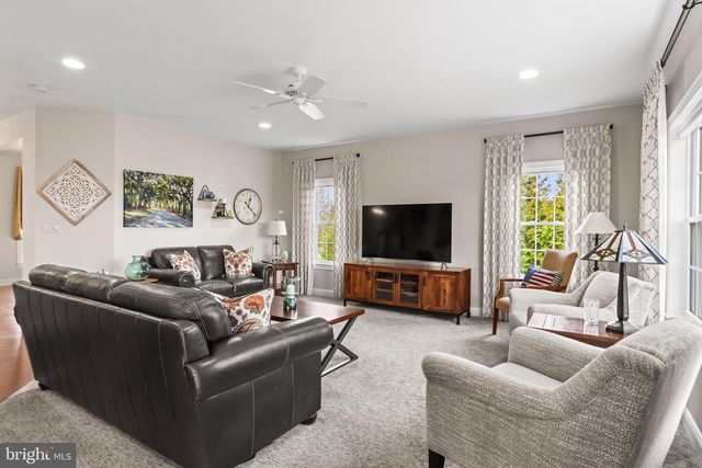 6800 GWENMAWR RD, Bethlehem, PA 18017