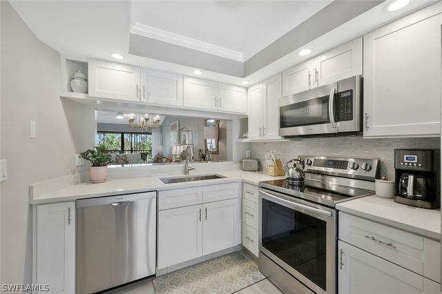 265 DEERWOOD CIR 15-12, Naples, FL 34113