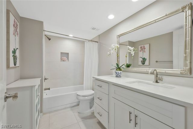 265 DEERWOOD CIR 15-12, Naples, FL 34113