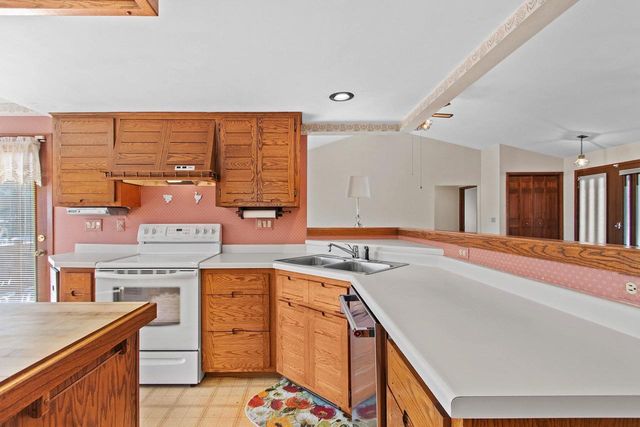 2445 INGOLD COURT, Green Bay, WI 54301