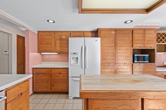 2445 INGOLD COURT, Green Bay, WI 54301